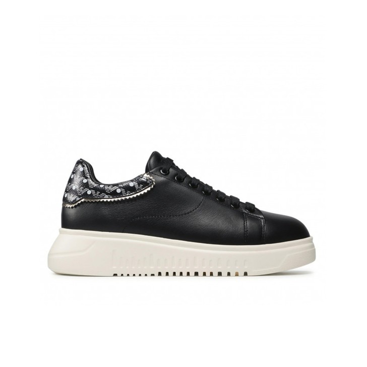 Emporio Armani Sneakers in pelle nera da Donna