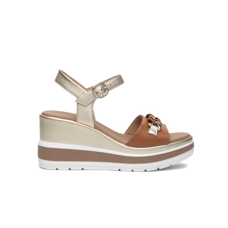 NERO GIARDINI SANDALO CON ZEPPA IN PELLE COGNAC E ORO
