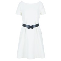 EMPORIO ARMANI ABITO A MANICA CORTA WHITE IN JERSEY OTTOMAN CON SCOLLO A BARCA E CINTURA BLACK CON LOGO EAGLE	
