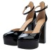 Guess Sandalo con tacco nero in vernice e plateau