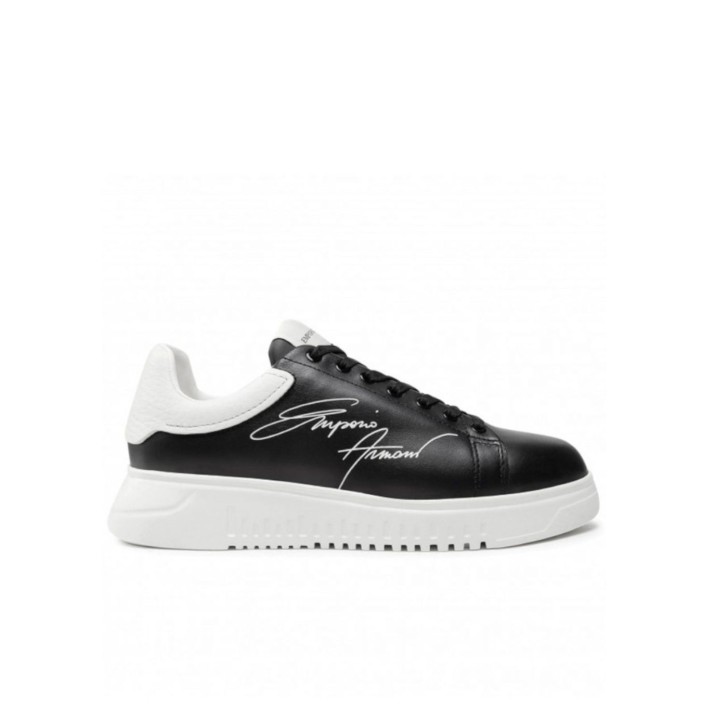 Emporio Armani Sneakers Nera con logo lettering ai lati e  inserto posteriore martellato