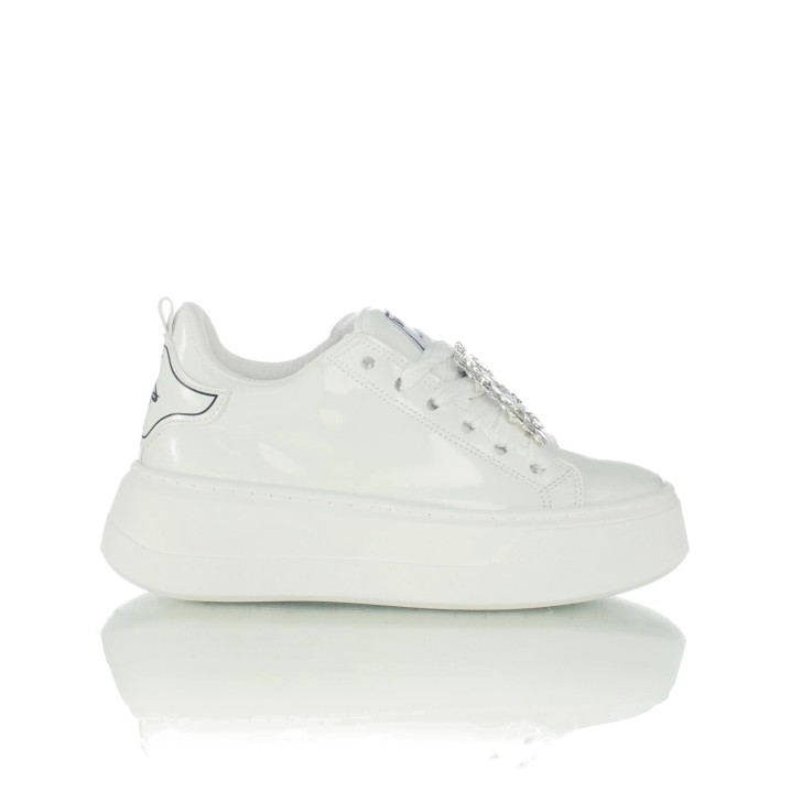 GIOSELIN SNEAKERS IN VERNICE BIANCA CON DETTAGLIO GIOIELLO 