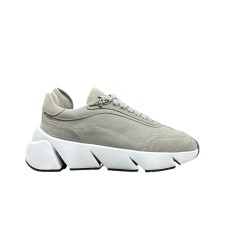PACIOTTI SNEAKER NABUK GRAY CON INSERTI CON STAMPA LOGO PUGNALE TONO SU TONO E PUGNALE IN METALLO 