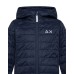 SUN68 GIUBBOTTO IN NYLON TRAPUNTATO BLU NAVY CON CAPPUCCIO E LOGO AUN68 WHITE