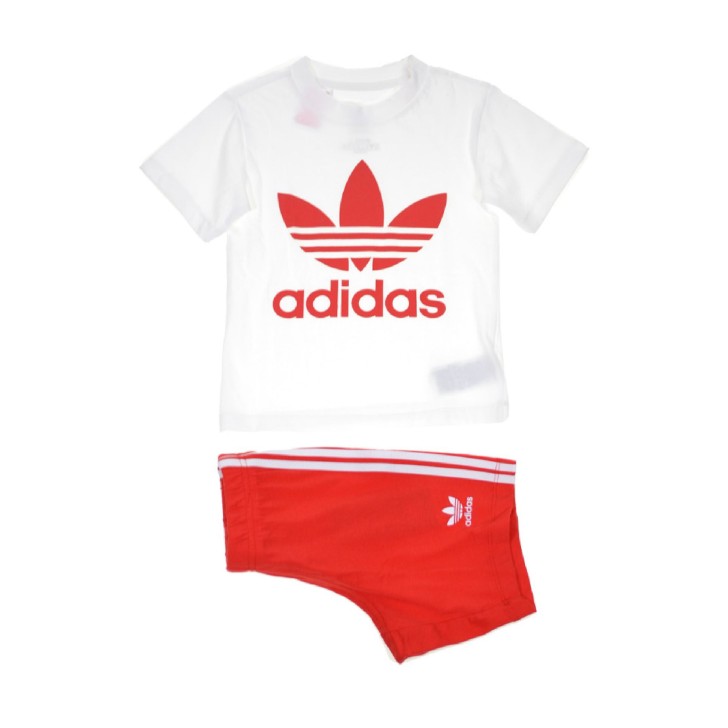 Pantaloncino e maglietta adidas store
