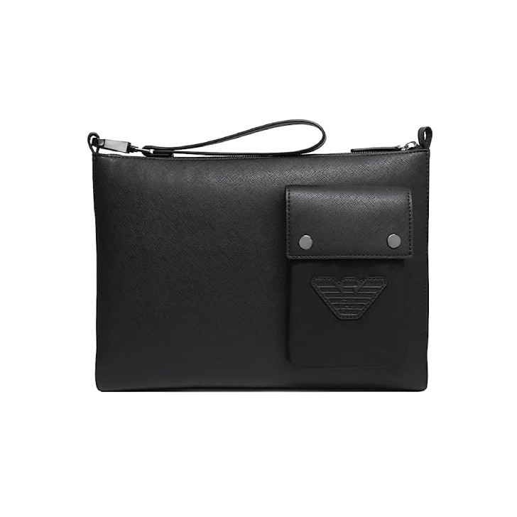 Emporio Armani Pochette nera in pelle rigenerata stampa saffiano con laccio da polso e tasca in nylon con logo Aquila